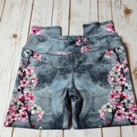 Japanese Blossom Yoga Pants NWOT Running Athletic - Picture 4 of 5